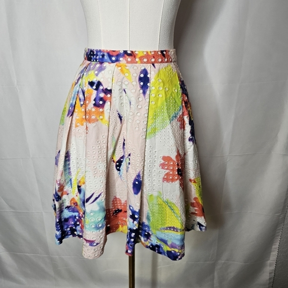 Trina Turk bubble Floral Crochet Women's Skirt size 0 - Picture 7 of 7